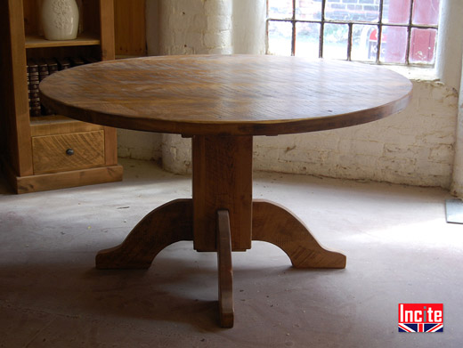 Rustic Pine Round Pedestal Table