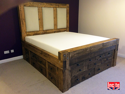 Rustic Plank Sleeper Drawer Bed