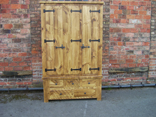 Rustic Plank Pine Triple Wardrobe